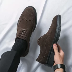 Nuevo 46 zapatos de vestir de negocios tallados Brock de cuero abrasivo de gran tamaño para hombres zapatos casuales con cordones de cabeza redonda