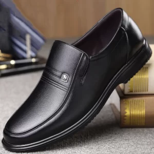 Zapatos formales de cuero para hombre, mocasines de marca de lujo 2025, mocasines de vestir, zapatos de conducción negros sin cordones transpirables de talla grande 38-46