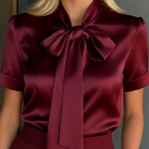 Top de manga corta con cuello de lazo para mujer | Textura de satén, elegante y moderno, ideal para la oficina y fiestas en primavera/verano/otoño, lavable a máquina, color liso, cuello en V